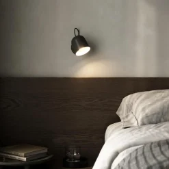 Vegglamper Med Usb>DFTP Angle vegglampe med USB - Svart