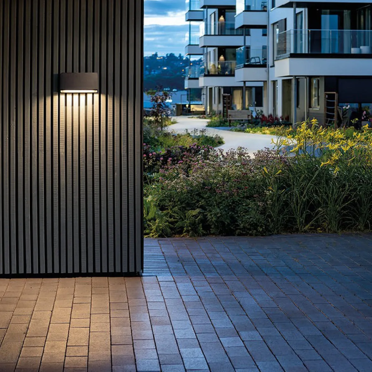 Utelamper Med Opp/Ned Lys>Sg Armaturen As Arlon vegglampe utendørs 10W 2700 Kelvin IK10 IP65 - Dimbar