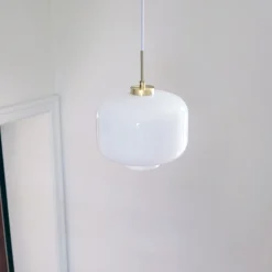 Kjøkkenbelysning Tak|Takpendler>Dyberg Larsen Arp takpendel 30 cm - Messing/Opal glass Messing / Opal