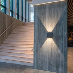 Lightup-Pris|Utelamper Med Opp/Ned Lys><noscript><img width=