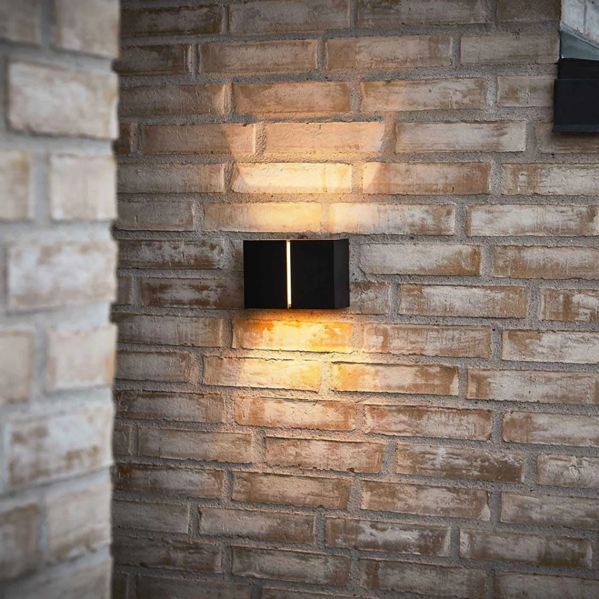 Utelamper Med Opp/Ned Lys>LOOM Design Ask vegglampe opp/ned utendørs 11W 2700K IP65 - Svart