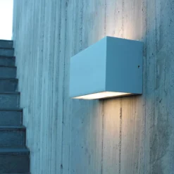 Lightup-Pris|Utelamper Med Opp/Ned Lys><noscript><img width=