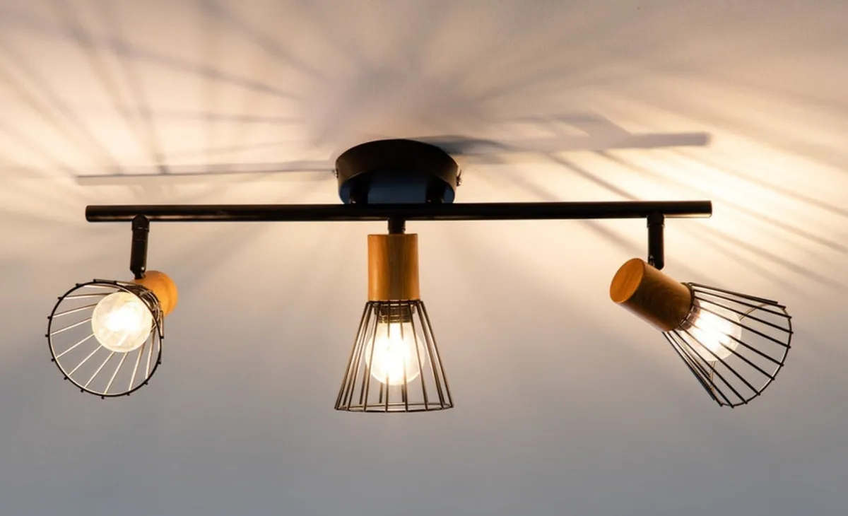 Kjøkkenbelysning Tak>Venture Home Atticus tak-/vegglampe 3 lys - Svart/Trefarget