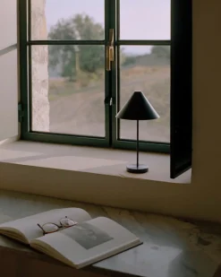 Oppladbare Bordlamper>New Works Brolly bærbar bordlampe - Svart