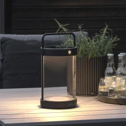 Lykter|Solcellebelysning>Konstsmide Crotone lanterne bord/gulv 30 cm IP54 oppladbar USB/Solcelle - Svart