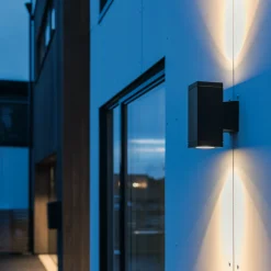 Lightup-Pris|Utelamper Med Opp/Ned Lys><noscript><img width=