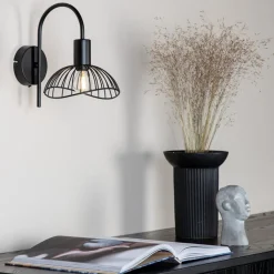 Interiørlamper>Venture Home Elsa buet vegglampe - Svart