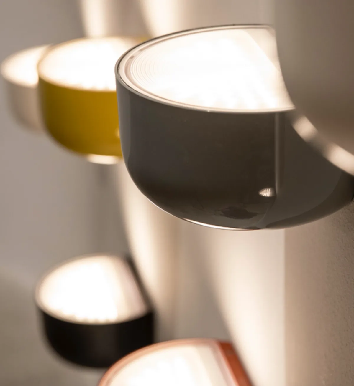 Vegglamper Med Opp/Ned Lys|Interiørlamper>Flos Bellhop vegglampe