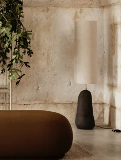 Interiørlamper Gulv>Ferm Living Hebe Gulvlampe Mørk grå/Natur