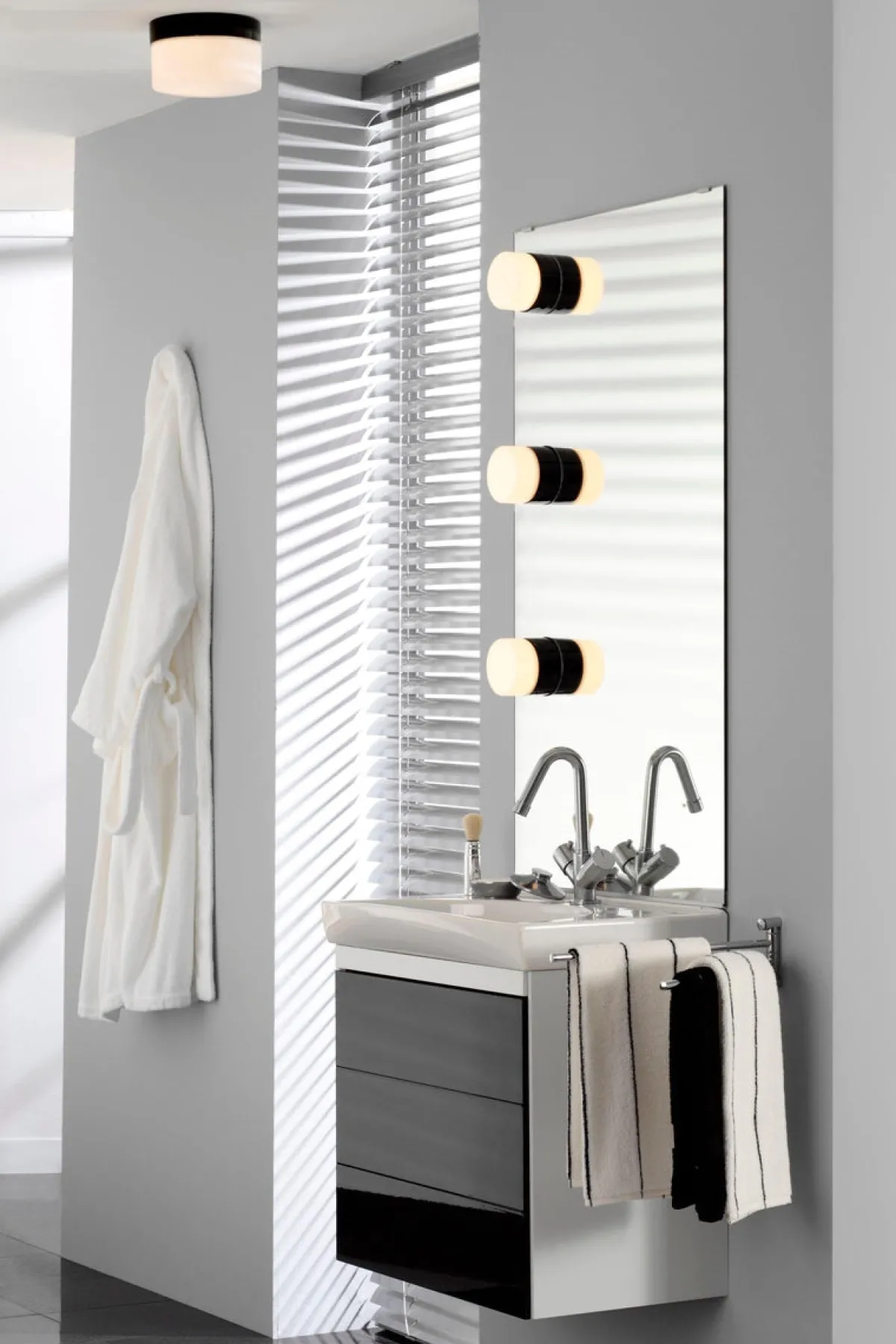 Utelamper - Veggskjold / Plafond|Baderomsbelysning Vegg>Ifø Electric Ifø Opus 200/135 tak/vegg E27 IP44