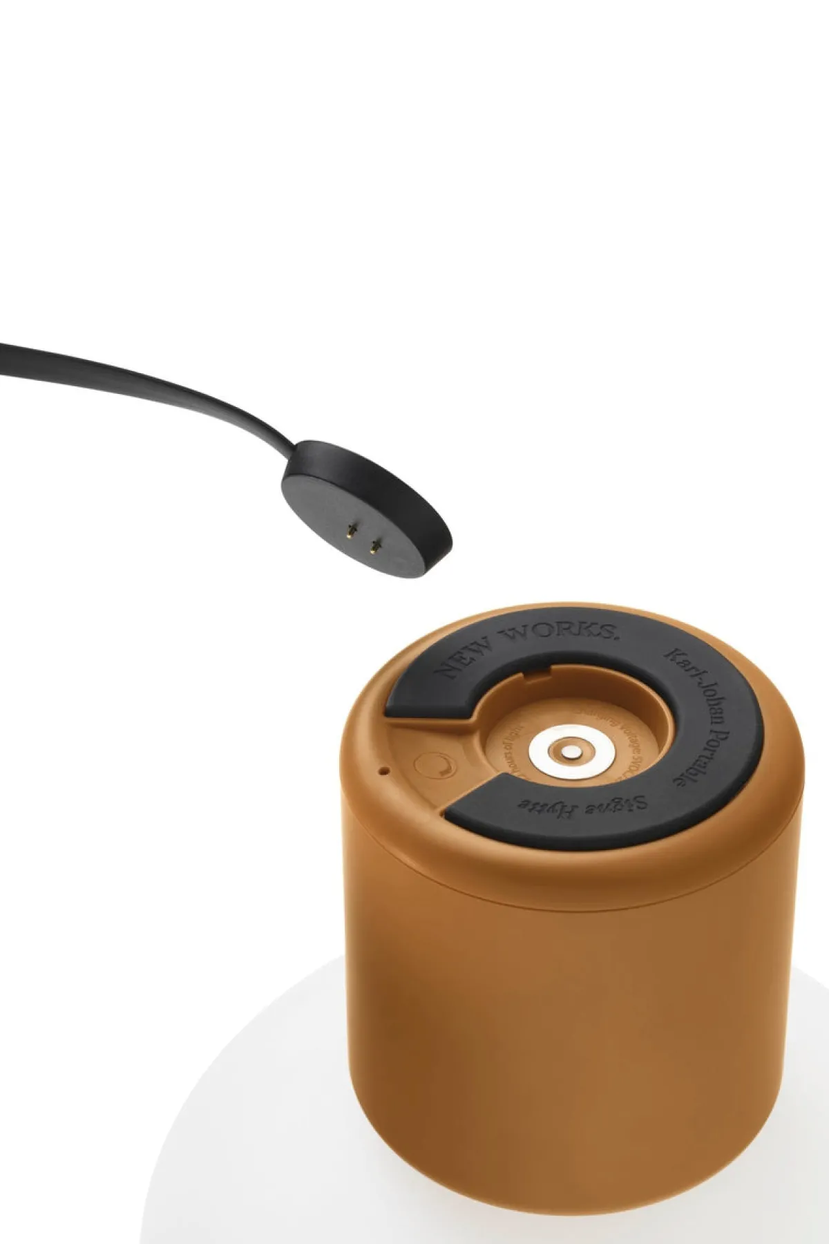 Oppladbare Bordlamper>New Works Karl-Johan bærbar bordlampe - Gul