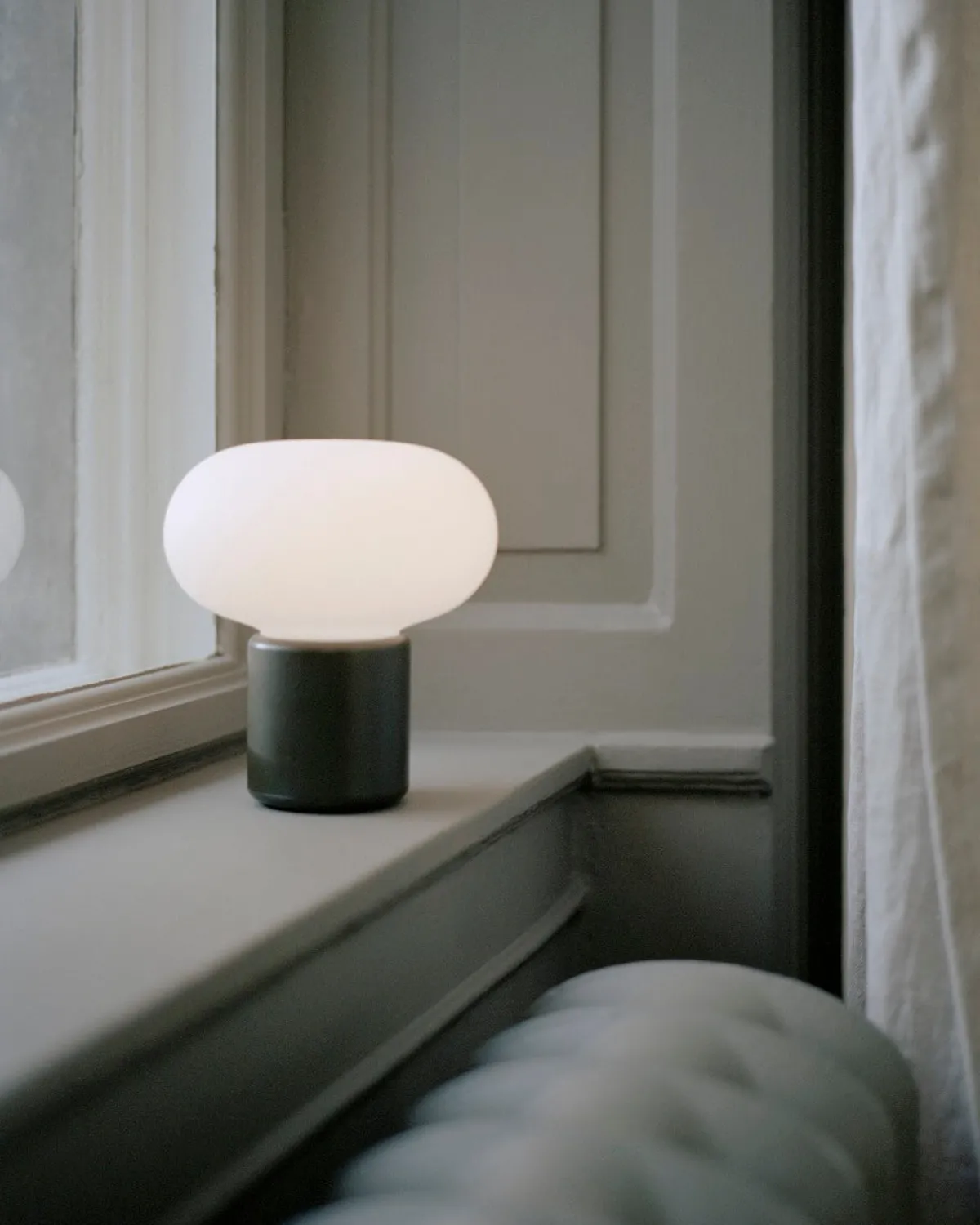 Oppladbare Bordlamper>New Works Karl-Johan bærbar bordlampe - Svart