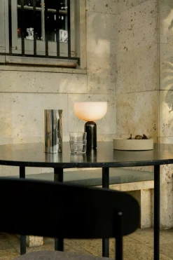 Oppladbare Bordlamper>New Works Kizu Portable bordlampe - marmor Svart