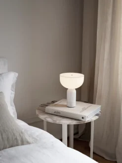 Oppladbare Bordlamper>New Works Kizu Portable bordlampe - marmor Hvit