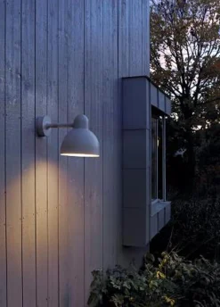 Lightup-Pris|Utelamper - Klassiske Vegglamper><noscript><img width=