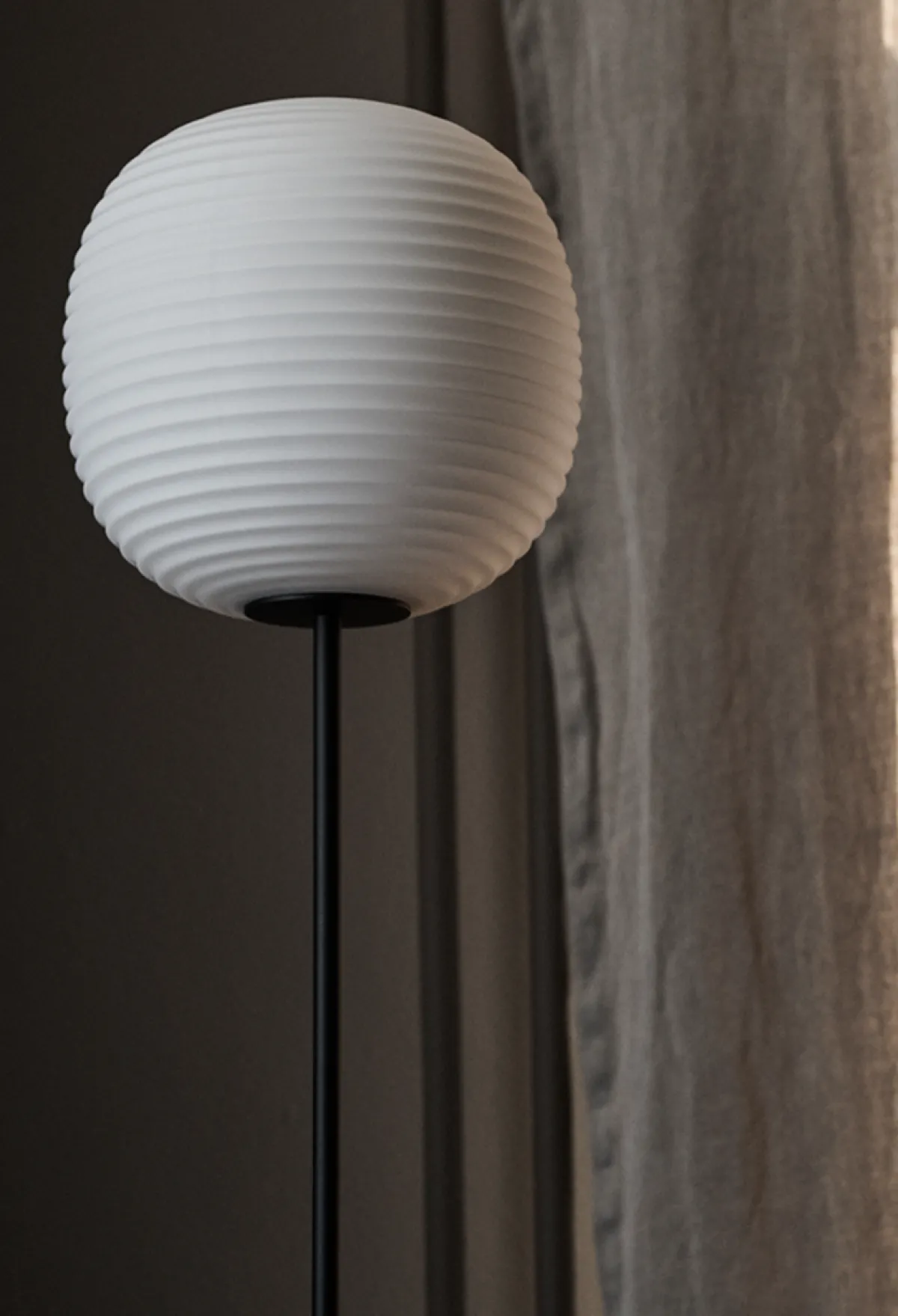 Interiørlamper Gulv>New Works Lantern Floor Lamp- M Hvit