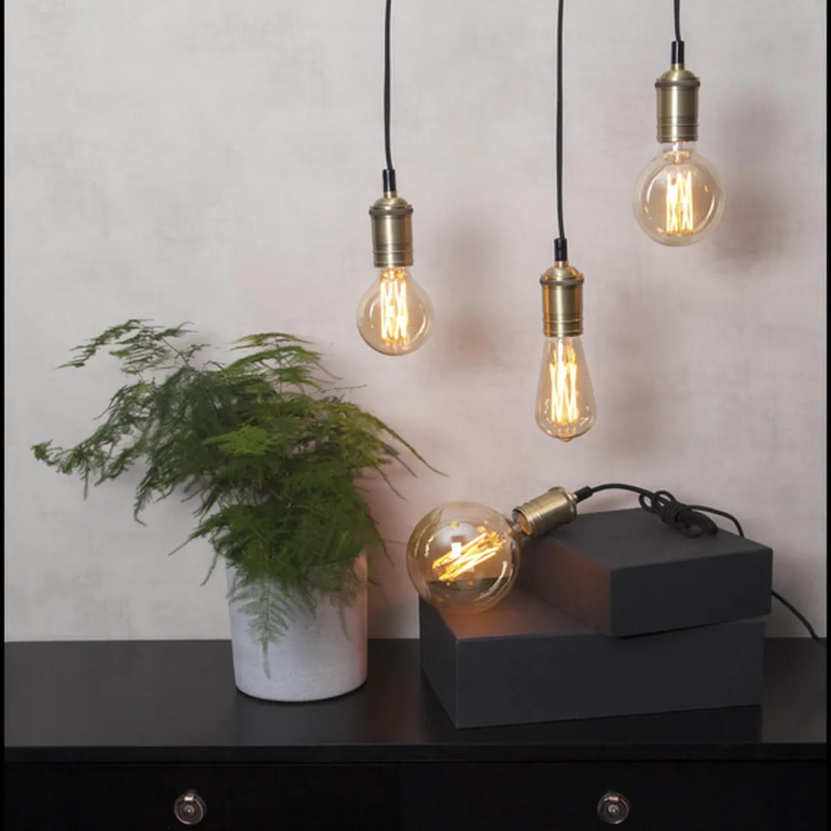 Dekorpære E27|Led-Pærer E27 Sokkel>Star Trading LED-pære 3,7W dimbar, Vintage Gold 95mm Amber