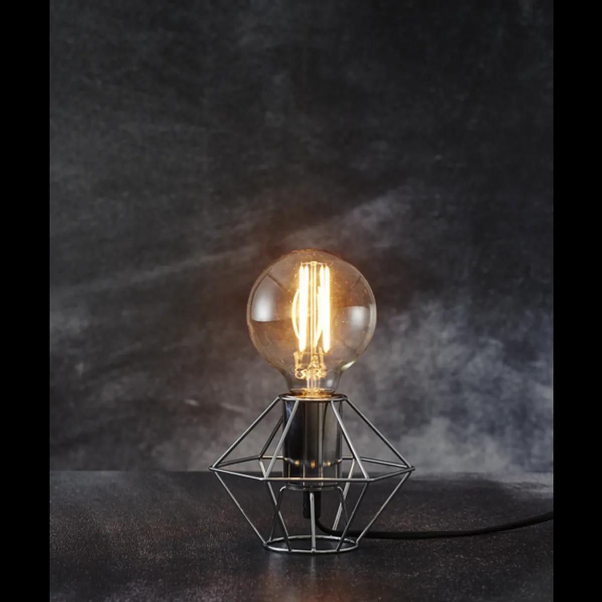 Dekorpære E27|Led-Pærer E27 Sokkel>Star Trading LED-pære 3,7W dimbar, Vintage Gold 95mm Amber