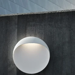 Utelamper - Veggskjold / Plafond|Louis Poulsen><noscript><img width=