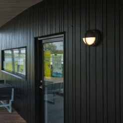 Utelamper - Veggskjold / Plafond|Louis Poulsen><noscript><img width=