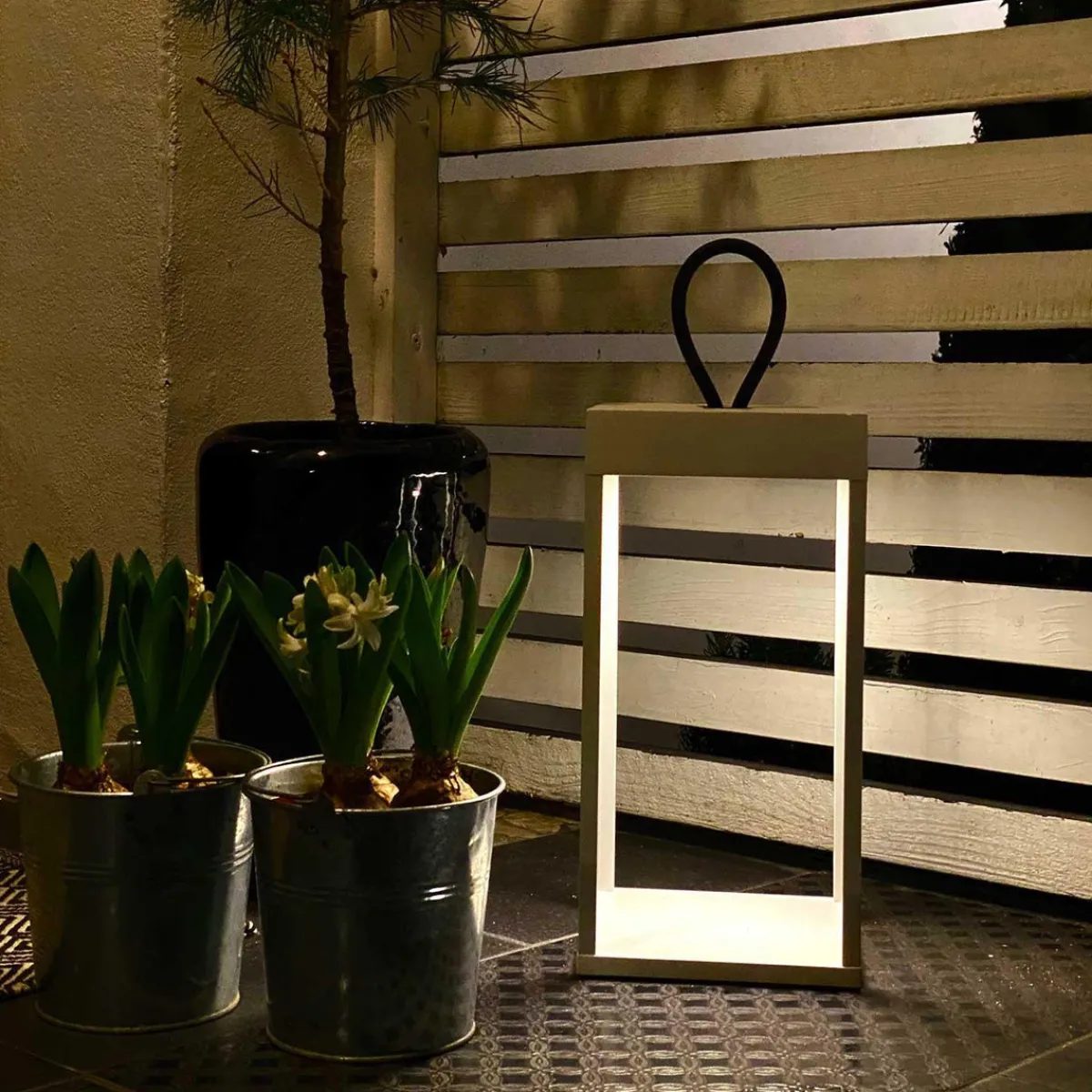 Lykter|Oppladbare Bordlamper>LOOM Design Lucerna lanterne/lykt 30 cm IP65 - Hvit