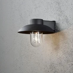 Utelamper - Klassiske Vegglamper>Konstsmide Mani vegglampe - Svart