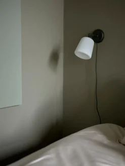 Leselamper>New Works Material Vegglampe - Opal Glass Hvit