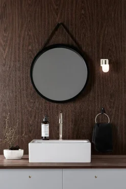 Baderomsbelysning Vegg>Marksløjd Menton vegglampe IP44 - Messing/opalhvit - Messing / Opal