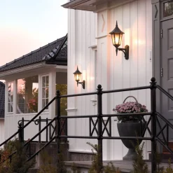Lightup-Pris|Utelamper - Klassiske Vegglamper><noscript><img width=