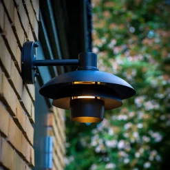 Utelamper - Klassiske Vegglamper>Dyberg Larsen Morph D24 utendørs vegglampe IP44