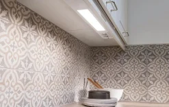 Lightup-Pris|Kjøkkenbelysning Benk>Sg Armaturen As Namsen 600 benkarmatur m/2 stikk 2700 Kelvin dimbar 12W - Hvit