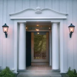 Lightup-Pris|Utelamper - Klassiske Vegglamper><noscript><img width=