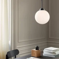 Kjøkkenbelysning Tak|Baderomsbelysning Tak>Nuura Apiales 1 taklampe - Satin svart/ opal Svart / Opal