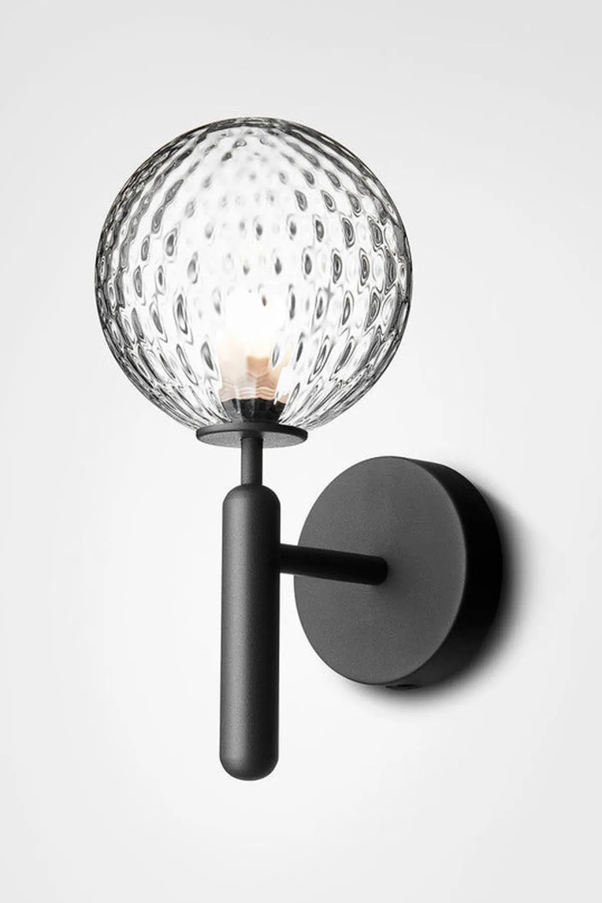 Interiørlamper>Nuura Miira vegglampe / optikk Svart