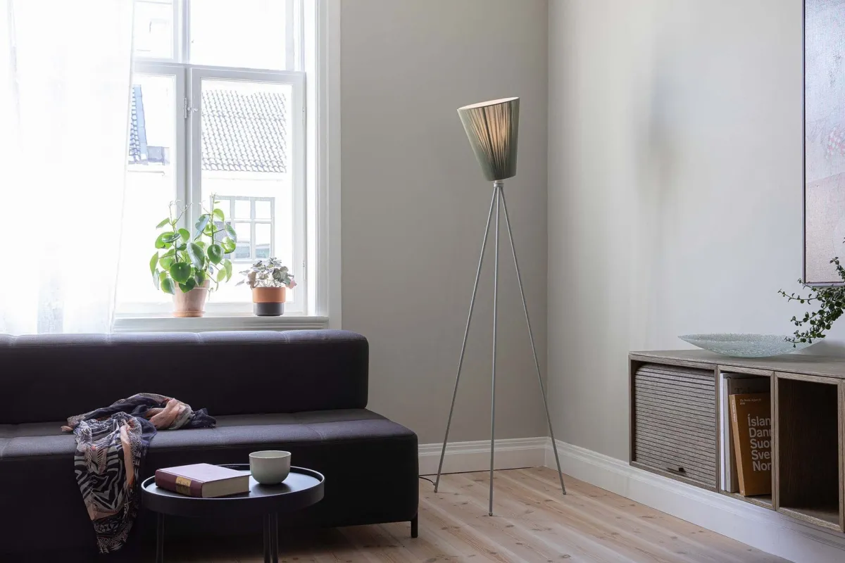 Interiørlamper Gulv>Northern Oslo Wood gulvlampe lysegrå med skjerm