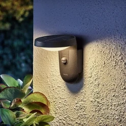 Solcellebelysning|Utelamper - Klassiske Vegglamper>Philips Tyla vegglampe 1,2W 3000 Kelvin IP44 solcelledrevet med dag/natt og bevegelses sensor Svart