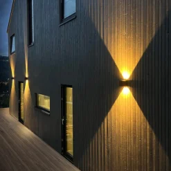 Utelamper Med Opp/Ned Lys>Norlux Plaza vegglampe utendørs opp/ned 10W IP65 3000 Kelvin - Svart