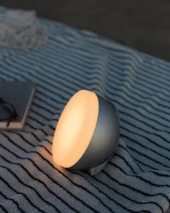 Oppladbare Bordlamper>New Works Sphere Adventure Light - Grå