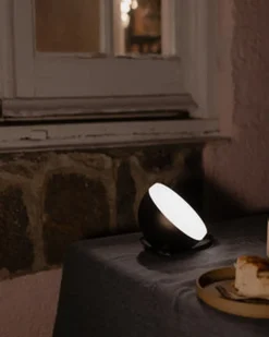 Oppladbare Bordlamper>New Works Sphere Adventure Light - mørk Bronse