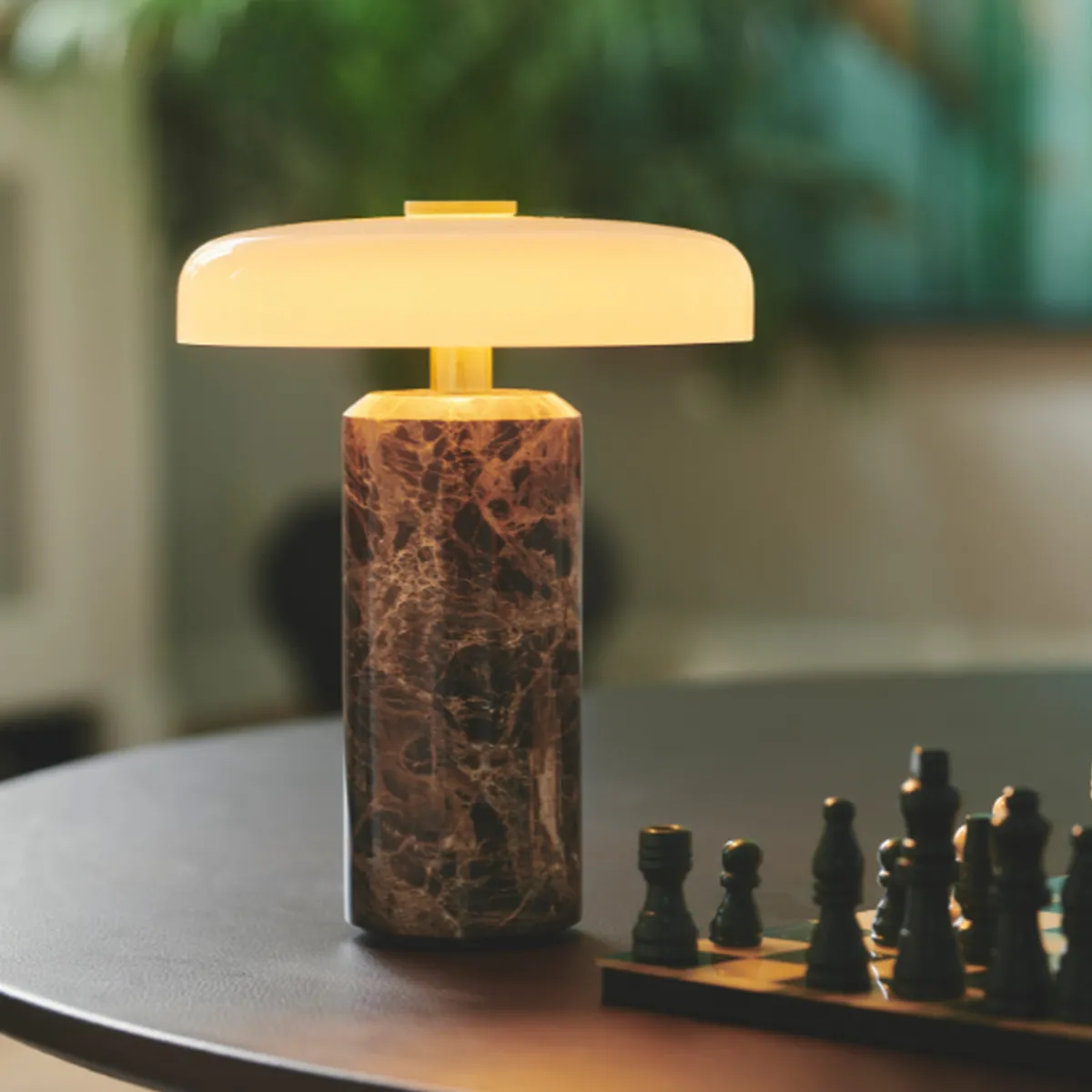 Oppladbare Bordlamper>Design by Us Trip oppladbar bordlampe - Dark Emperador brun marmor/Hvit skjerm Brun marmor / Hvit