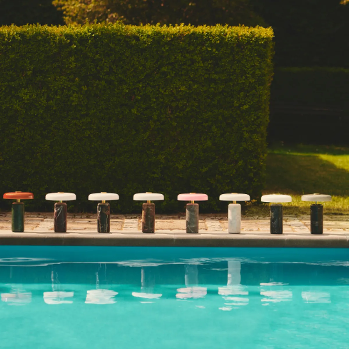 Oppladbare Bordlamper>Design by Us Trip oppladbar bordlampe - Dark Emperador brun marmor/Hvit skjerm Brun marmor / Hvit