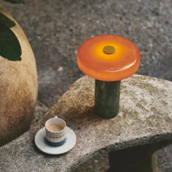 Oppladbare Bordlamper>Design by Us Trip oppladbar bordlampe - Moss marmor/Orange blank skjerm