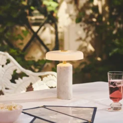 Oppladbare Bordlamper>Design by Us Trip oppladbar bordlampe - marmor/ skjerm Hvit
