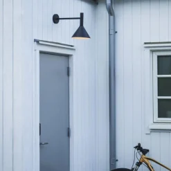 Utelamper - Klassiske Vegglamper>Pr home of Scandinavia Ab Tripp vegglampe utendørs IP44 - Svart