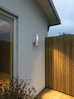 Utelamper Med Opp/Ned Lys>Konstsmide Udine vegglampe utendørs 12W 3000K IP44 - Hvit