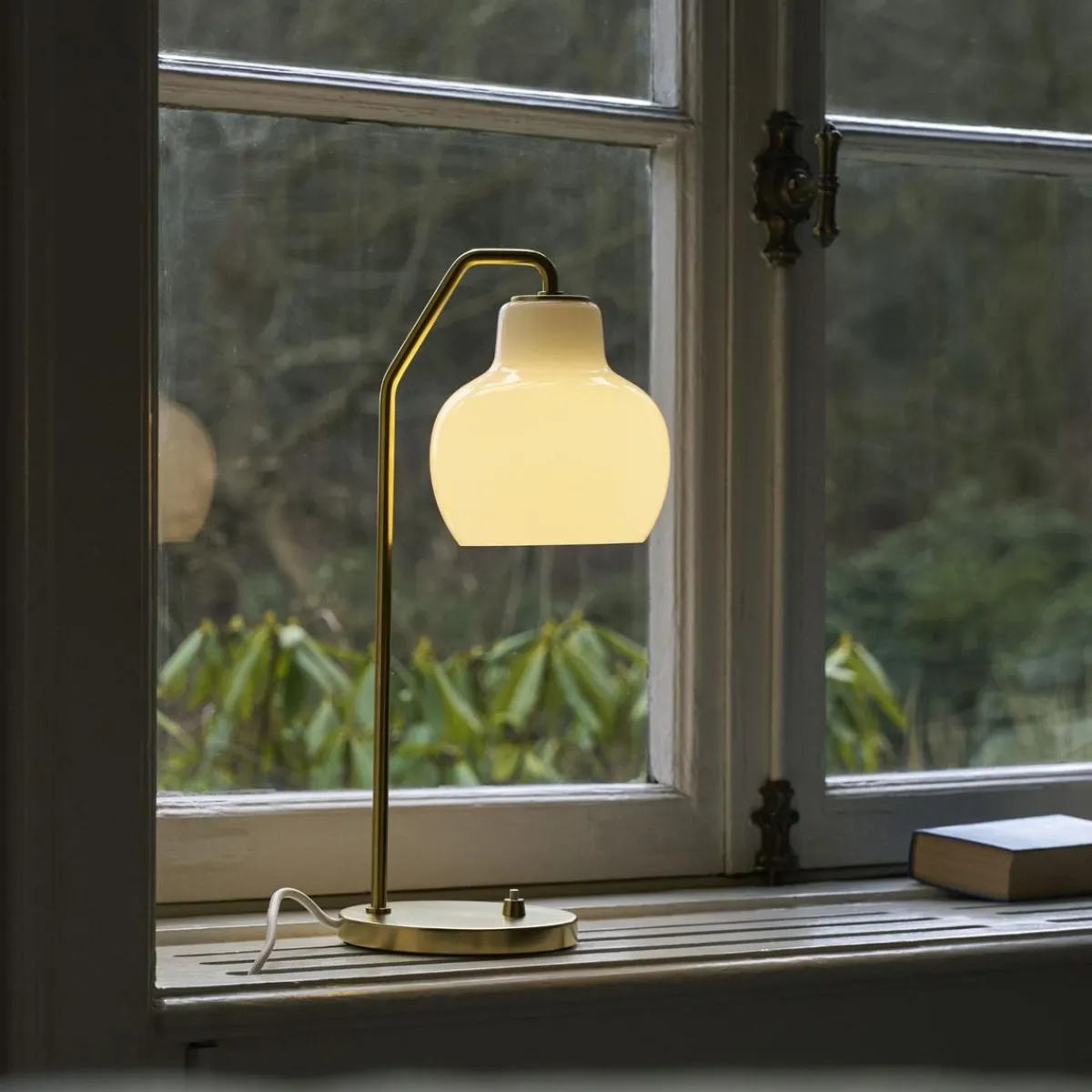 Louis Poulsen>Louis Poulsen VL Ring Crown bordlampe Messing/opal