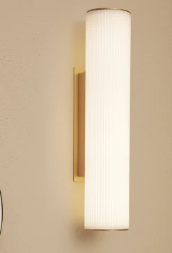 Interiørlamper>Ferm Living Vuelta Vegglampe 40cm - hvit /messing Messing / Opal